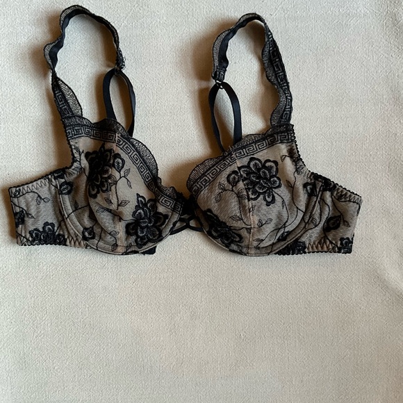 Victorias Secret Bra And Panty Set - Picture 3 of 9